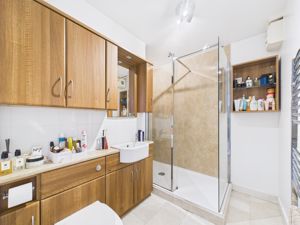En-suite- click for photo gallery